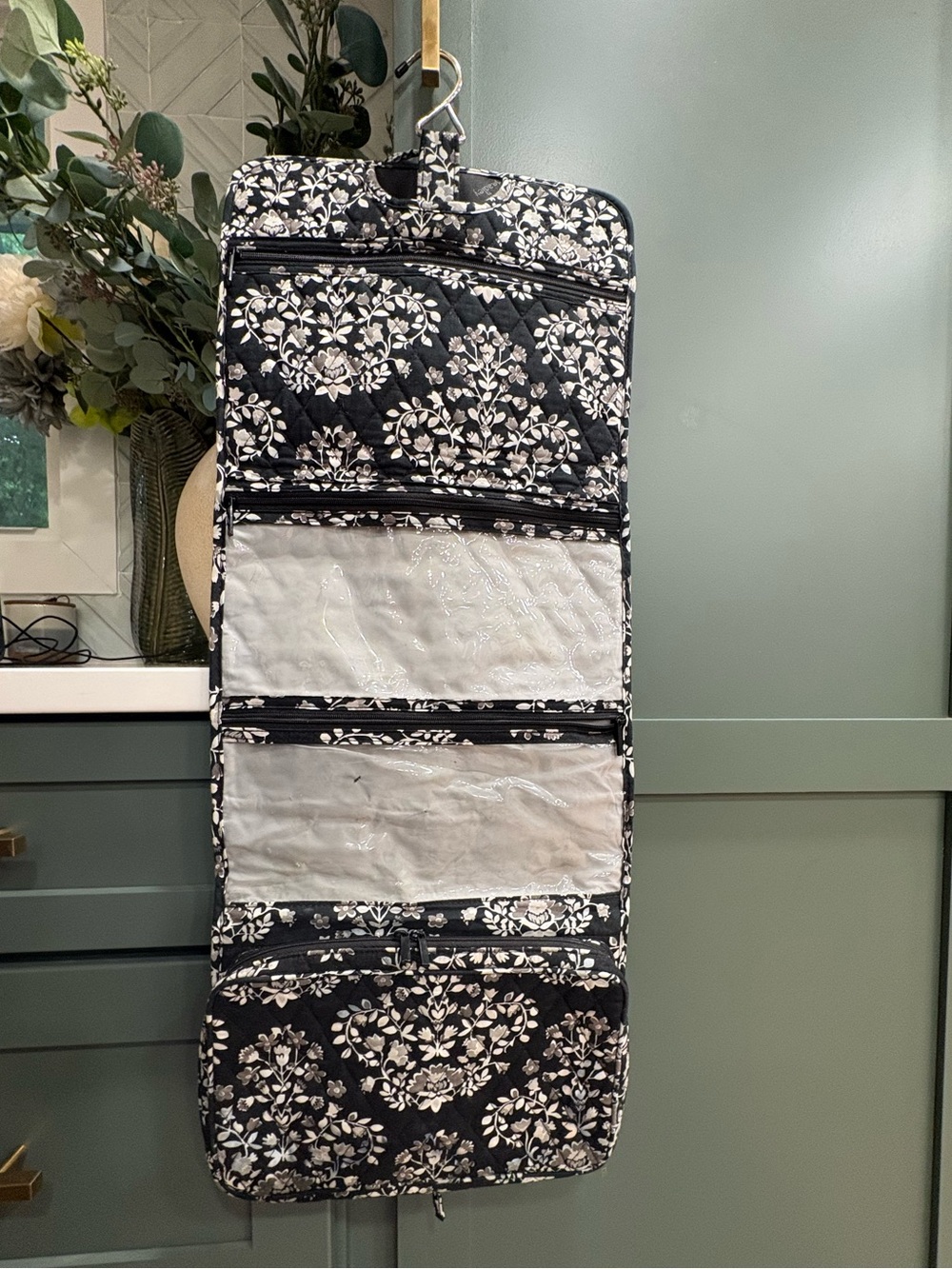 Vera Bradley Hanging Travel Organizer “Chandler Noir” retired pattern